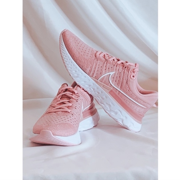 Women's Nike React Infinity Run Flyknit 2 Casual Sneaker Running Shoe Pink 9 - Picture 1 of 6
